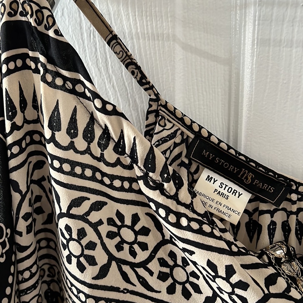 Light And Airy Top With String Shoulders And Flou… - image 3